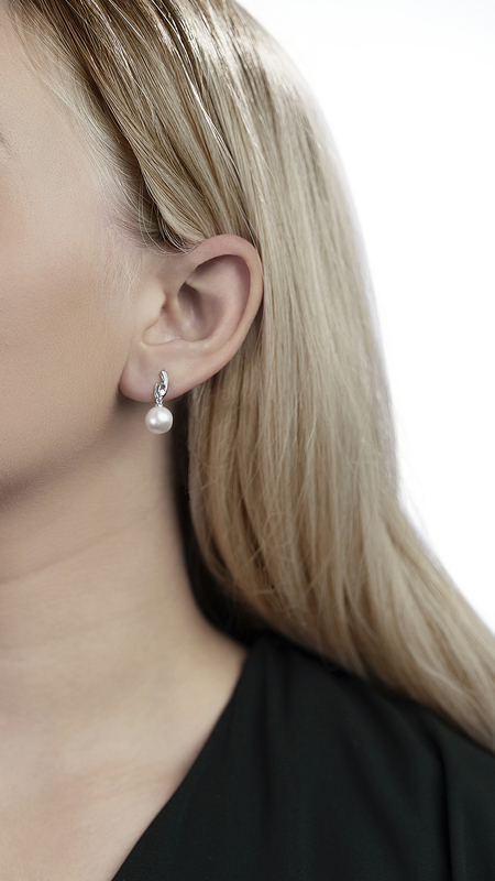 Model is wearing Lois earrings with 9.0-9.5mm AAA quality pearls